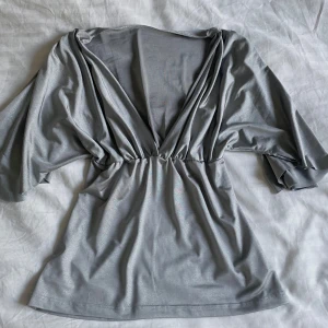 Topp - Silvrig festtopp💗 