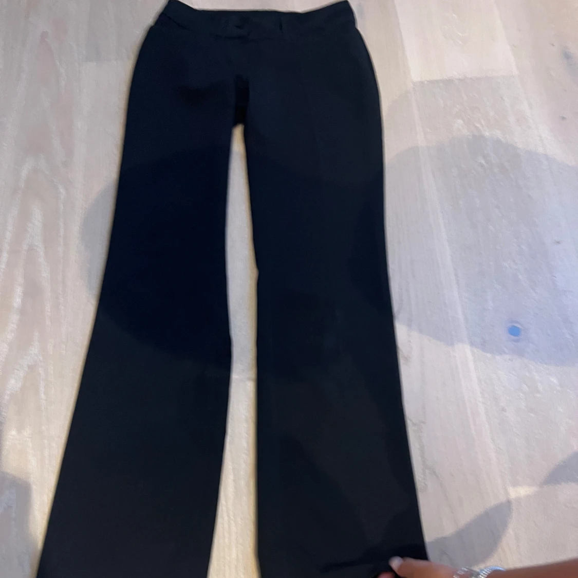 Svarta extra lowwaist, bootcut kostymbyxor - 1