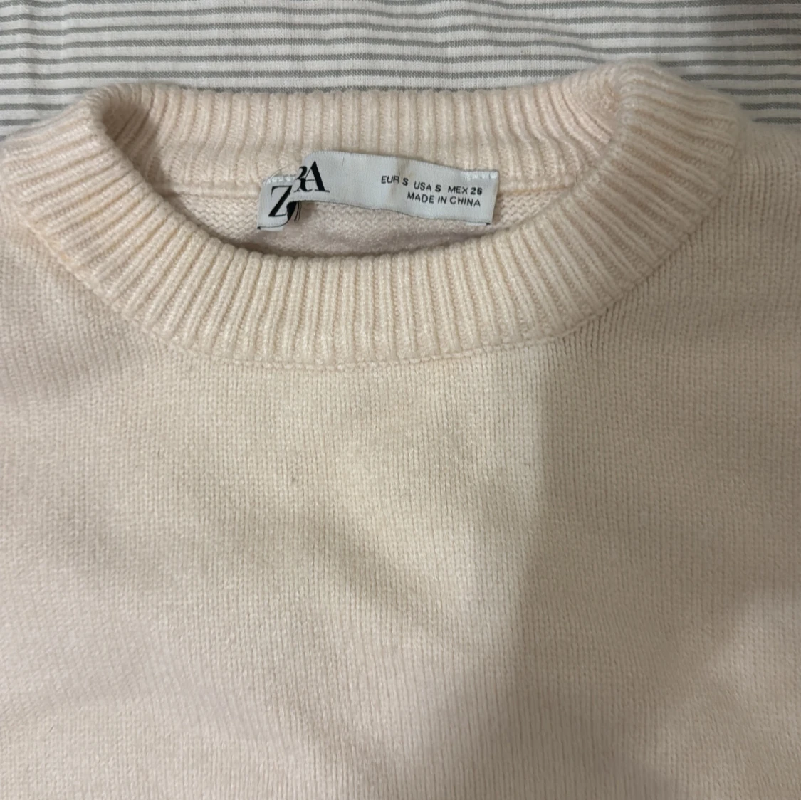 Beige stickad tröja från Zara - 3