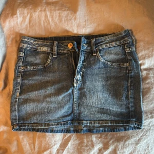 jeans kjol - jeans kjol som inte kommer till användning! bra skick och dom ser typ nya ut❤️