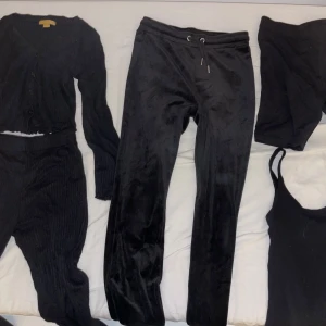 Olika klädesplagg - Jag säljer de här olika klädesplaggen, cyckelbyxor (med prislapp kvar) ett linne, velour byxor och ett sett. Från Gina Tricot och Lindex. Storlekarna 146/152 och xxs. ALLT FÖR 55 kronor 💕