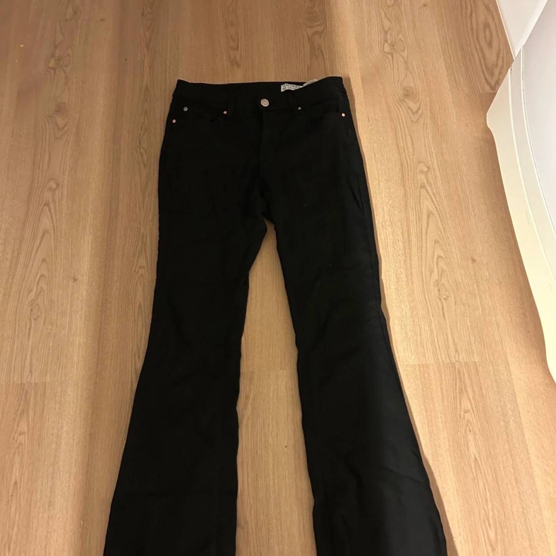 Svarta bootcut jeans