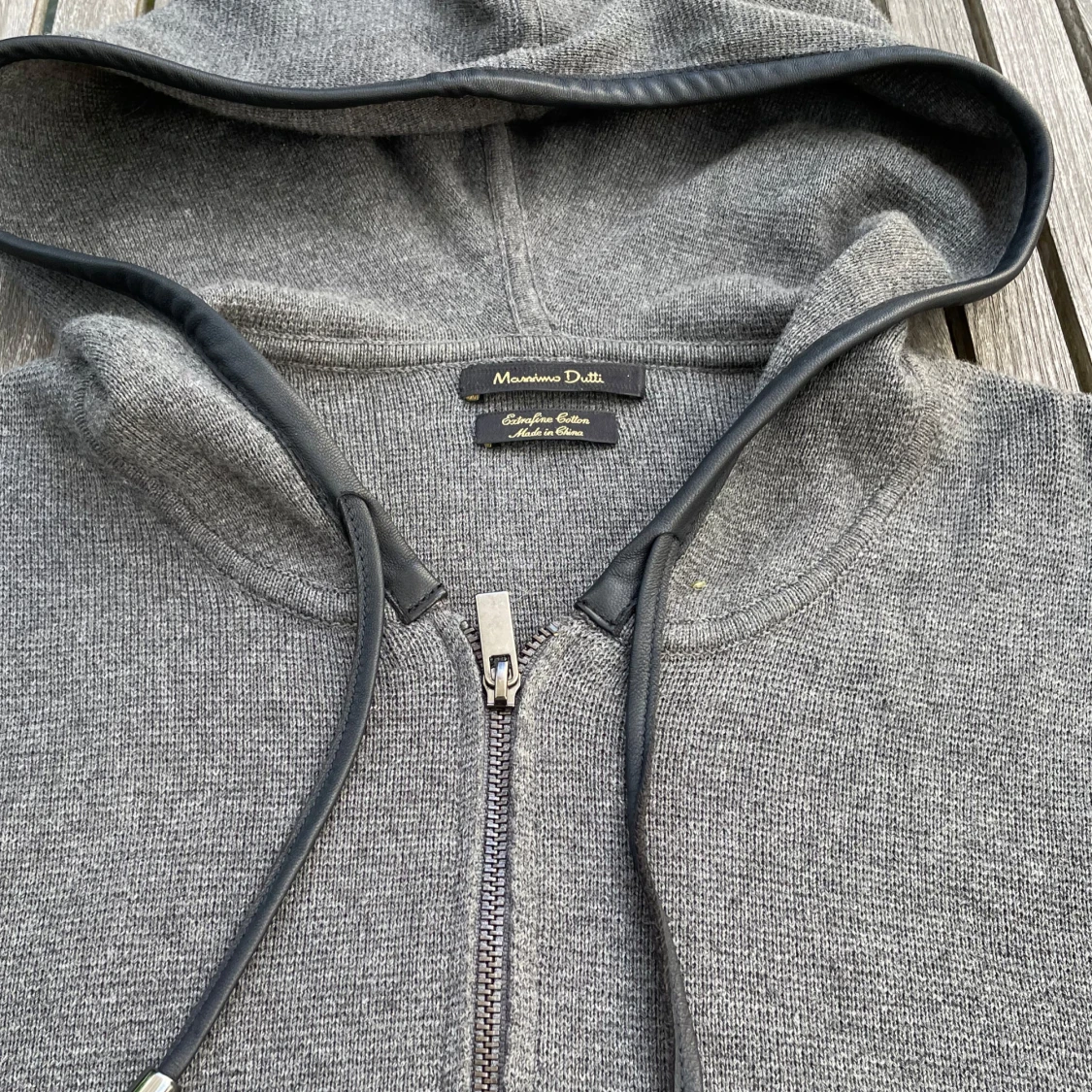 Grå hoodie från Massimo Dutti - 1