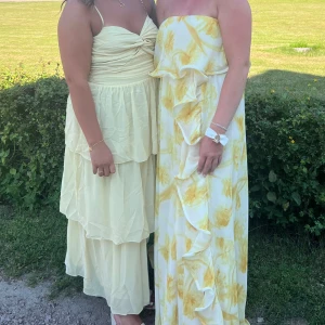 Ljusgul långklänning från Bubbleroom - Superfin ljusgul långklänning från Bubbleroom. Klänningen är använd 1 gång.