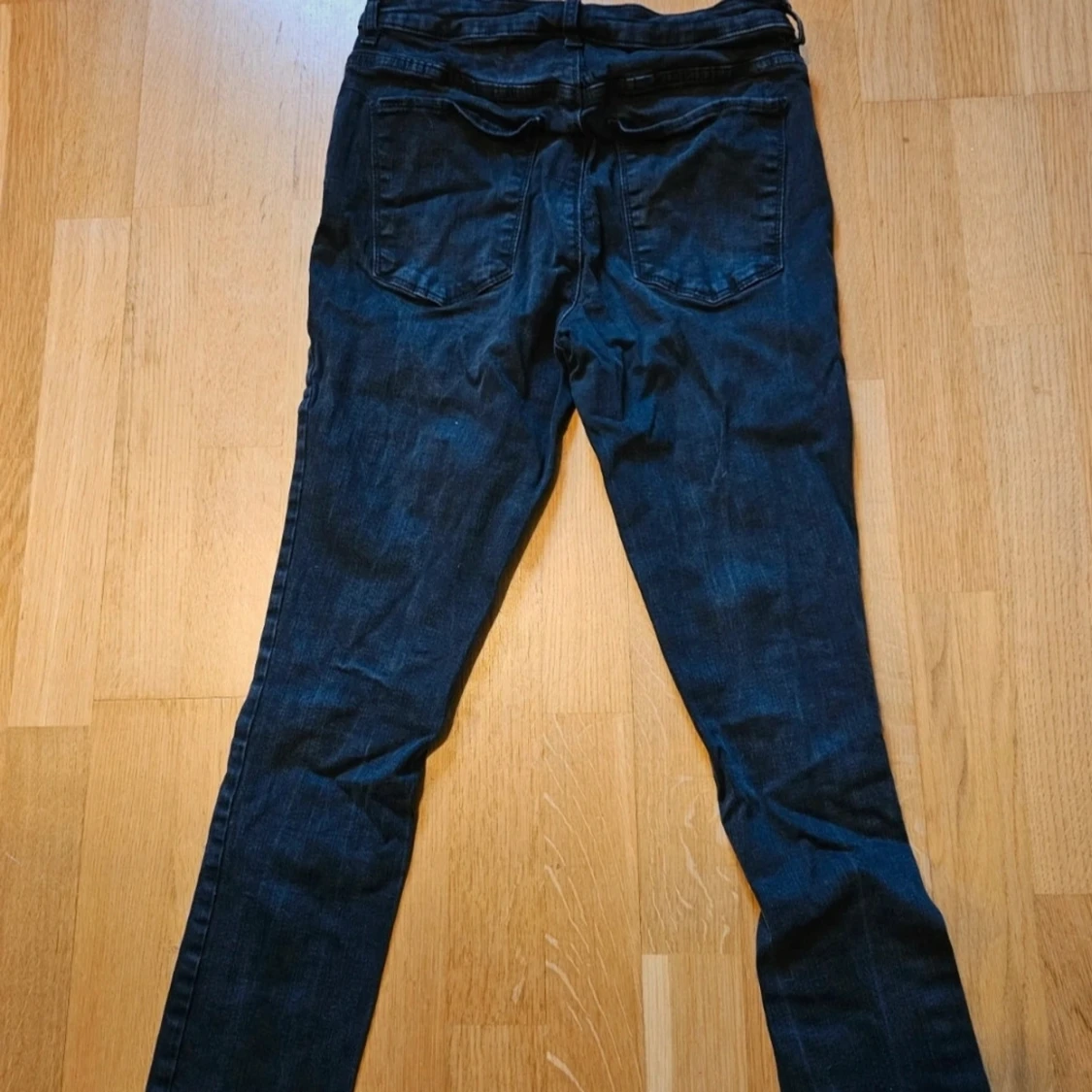 Svart/gråa högmidjade skinny jeans stl 44 - 1