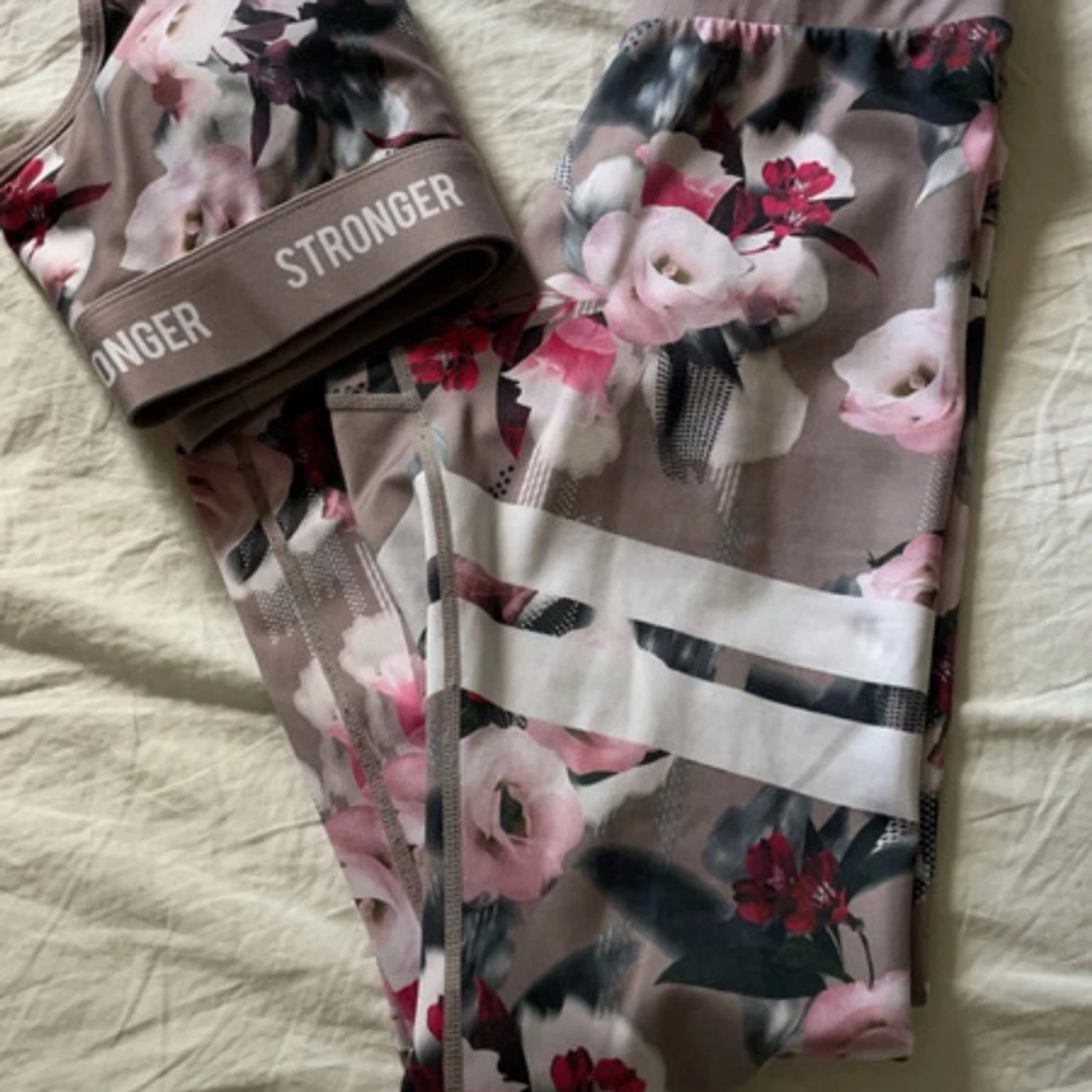 Blommiga leggings från Stronger