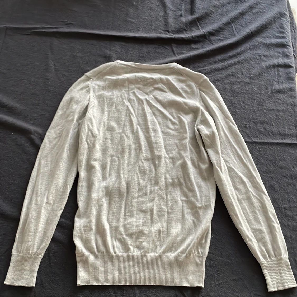 Ljus grå långärmad tröja  - 1