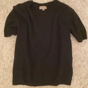 Stickad trekvarts topp från hm  - Mysig topp från hm med trekvarts ärm❤️stickad och perfekt till hösten!!