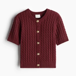 Röd knapp tröja - Säljer denna snygga tröjan från h&m, skriv till mig om du vill ha fler bilder💕