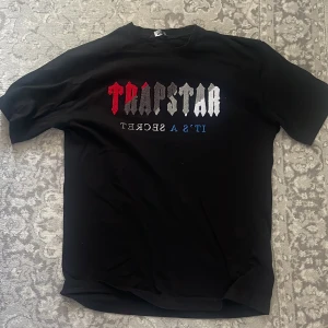 Trapstar T shirt - Använd Max 2 gånger är i perfekt skick!!