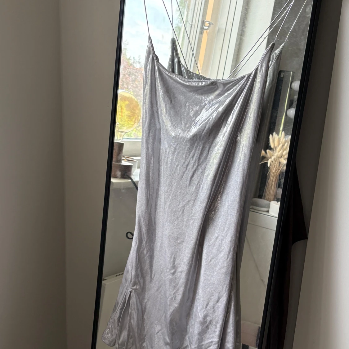 Glittrig silver klänning med tunna band