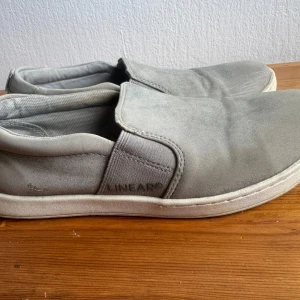 Linearo Slip-on Skor Grå Strl 37 - Bekväma slip-on skor i grå färg. Perfekt för vardagsbruk. 