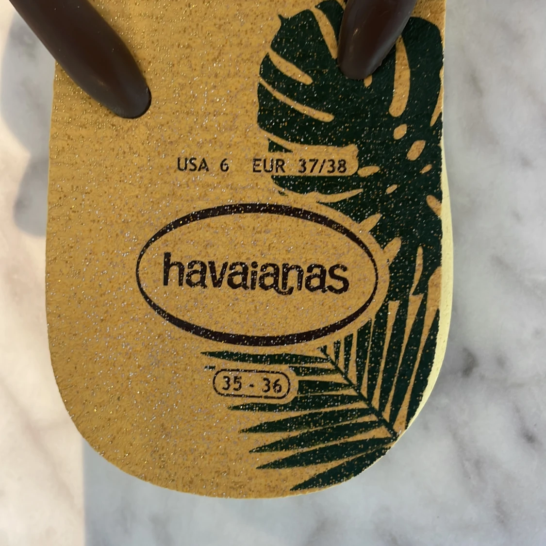 Gula Havaianas sandaler med giraffprint - 2