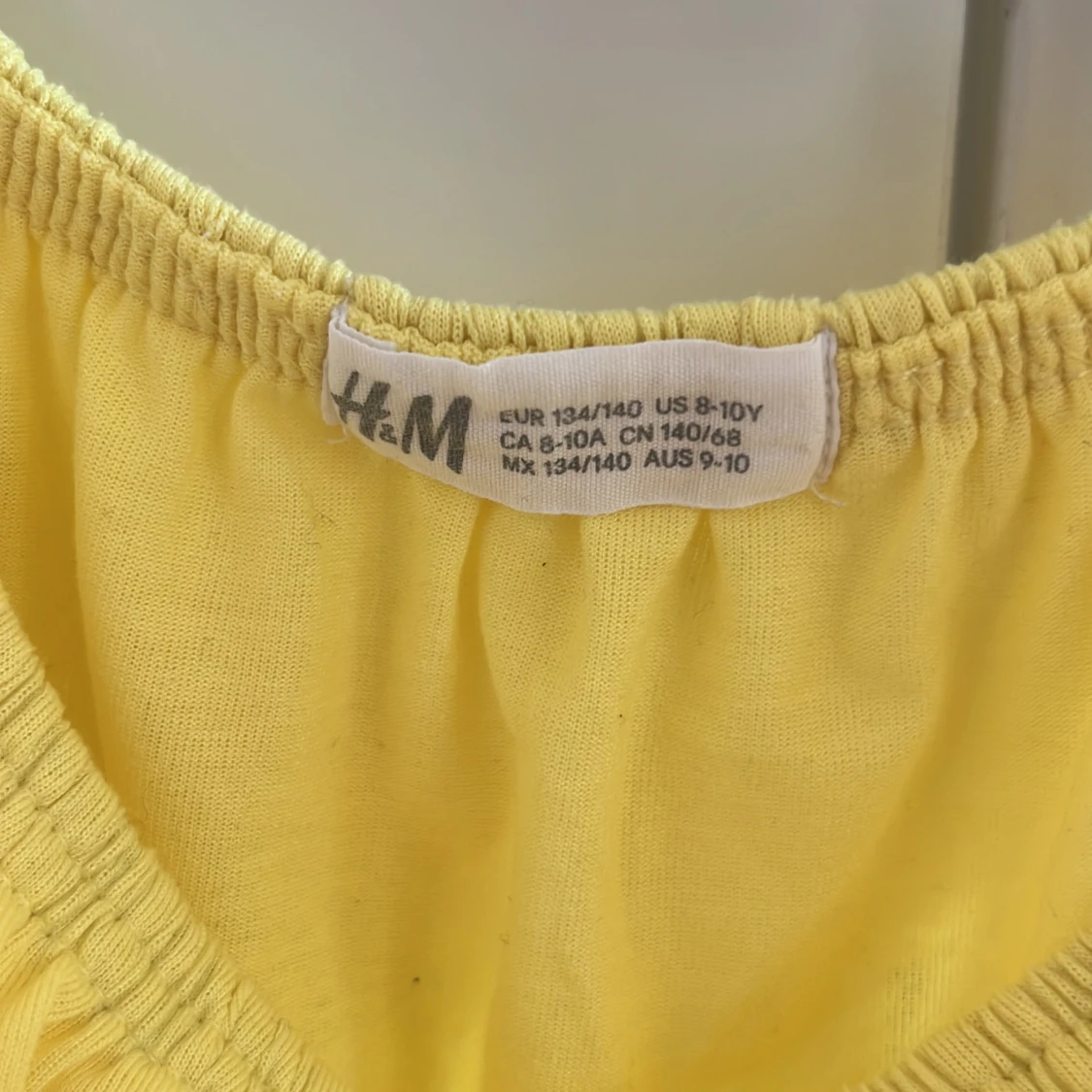 Gul volangtopp från H&M - 2