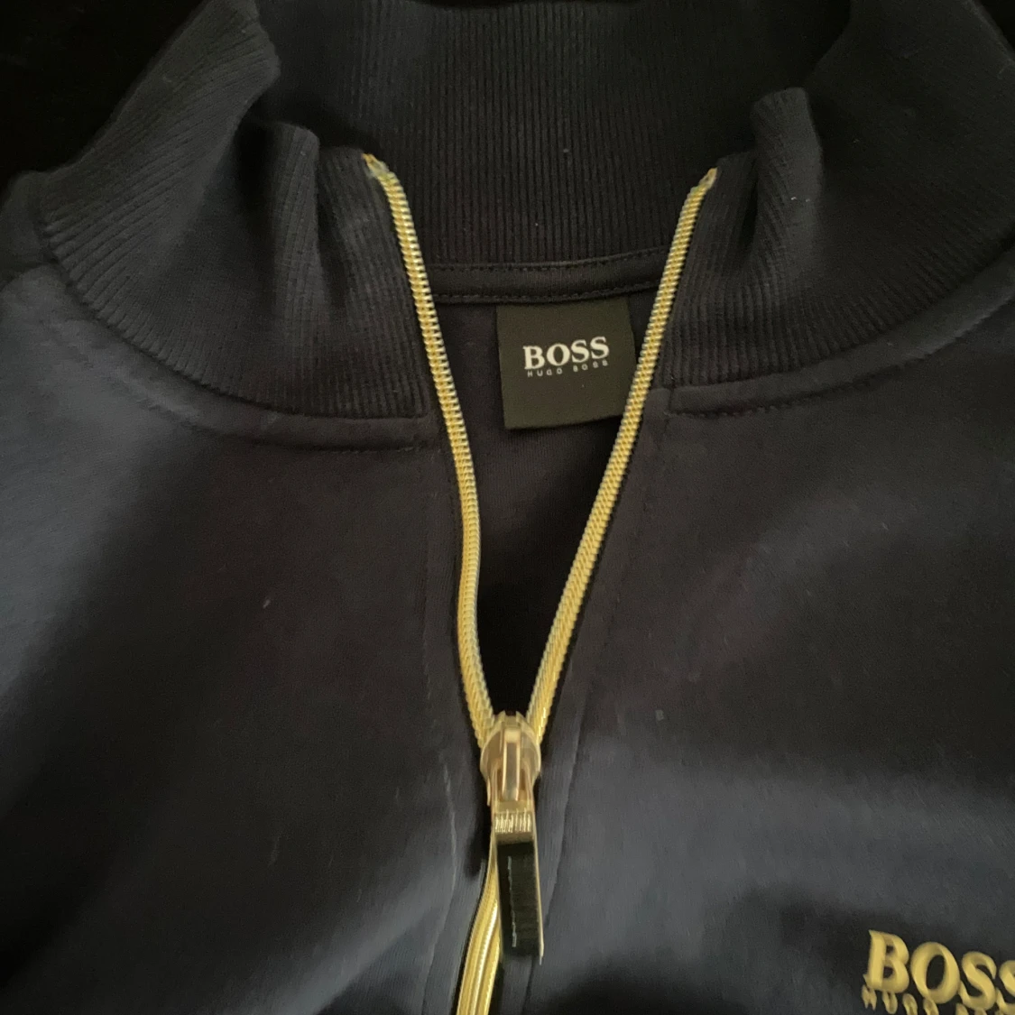 Svart zip-jacka från BOSS - 2