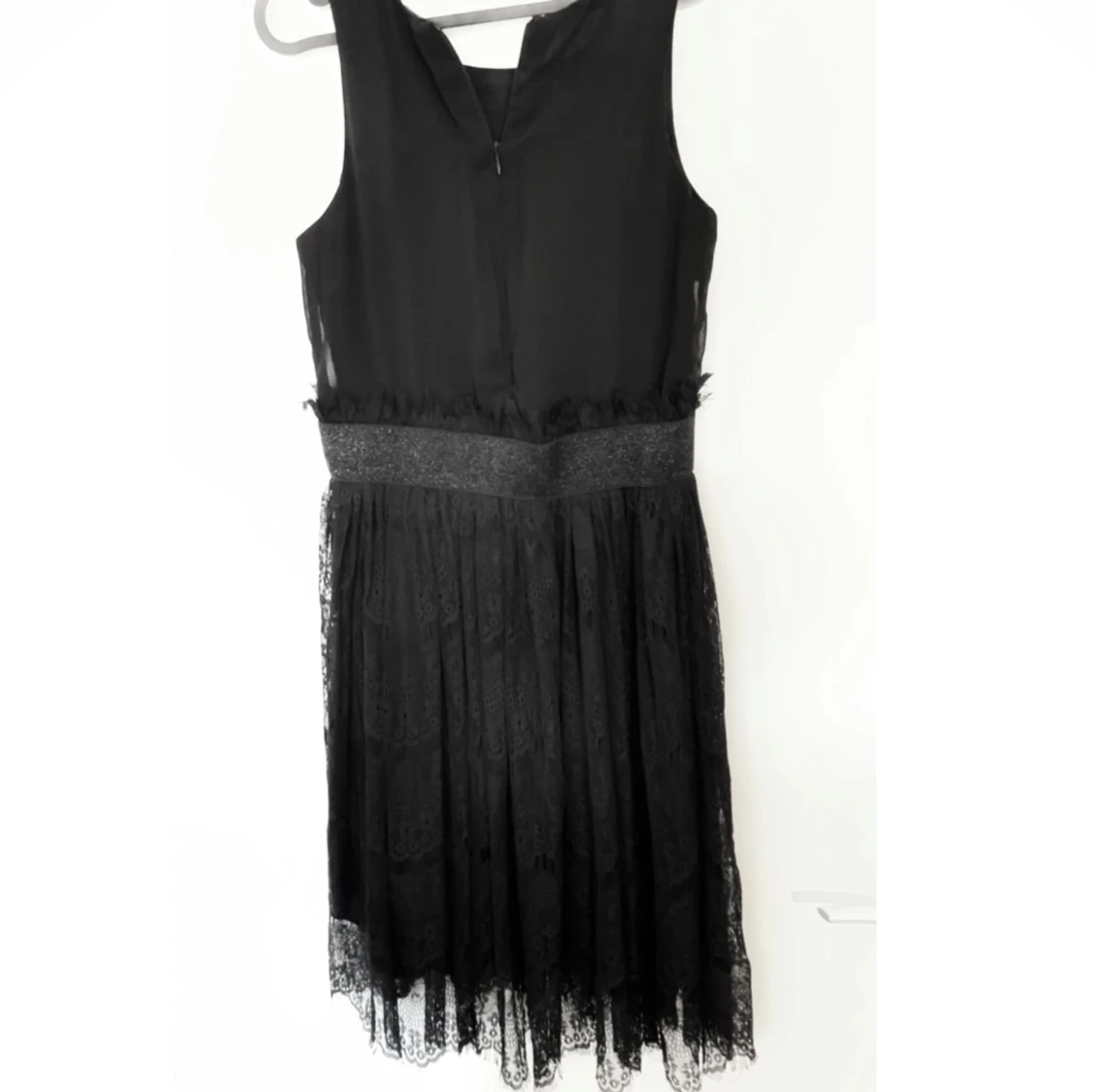 Svart spetsklänning med glittermidja-Gina Tricot - 1