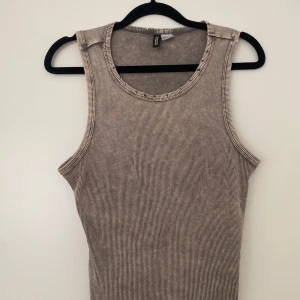 Linne - Linne från H&M i storlek S. Skulle även kunna passa M och L då den är i stretchigt material.