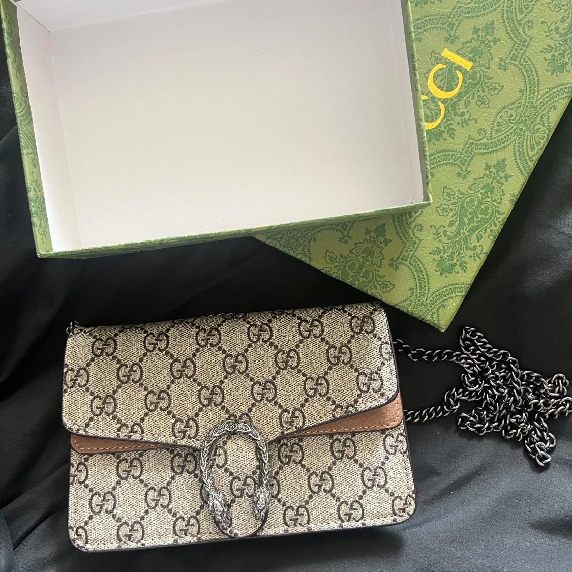 Dionysus axelväska med kedja