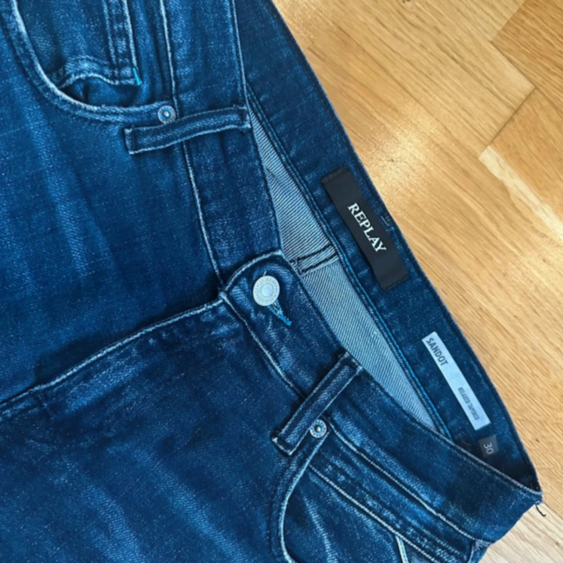 Mörkblå jeansbyxor från Replay. Pris kan diskuteras - 2