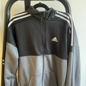 Adidas kofta - En nice adidas kofta helt enkelt