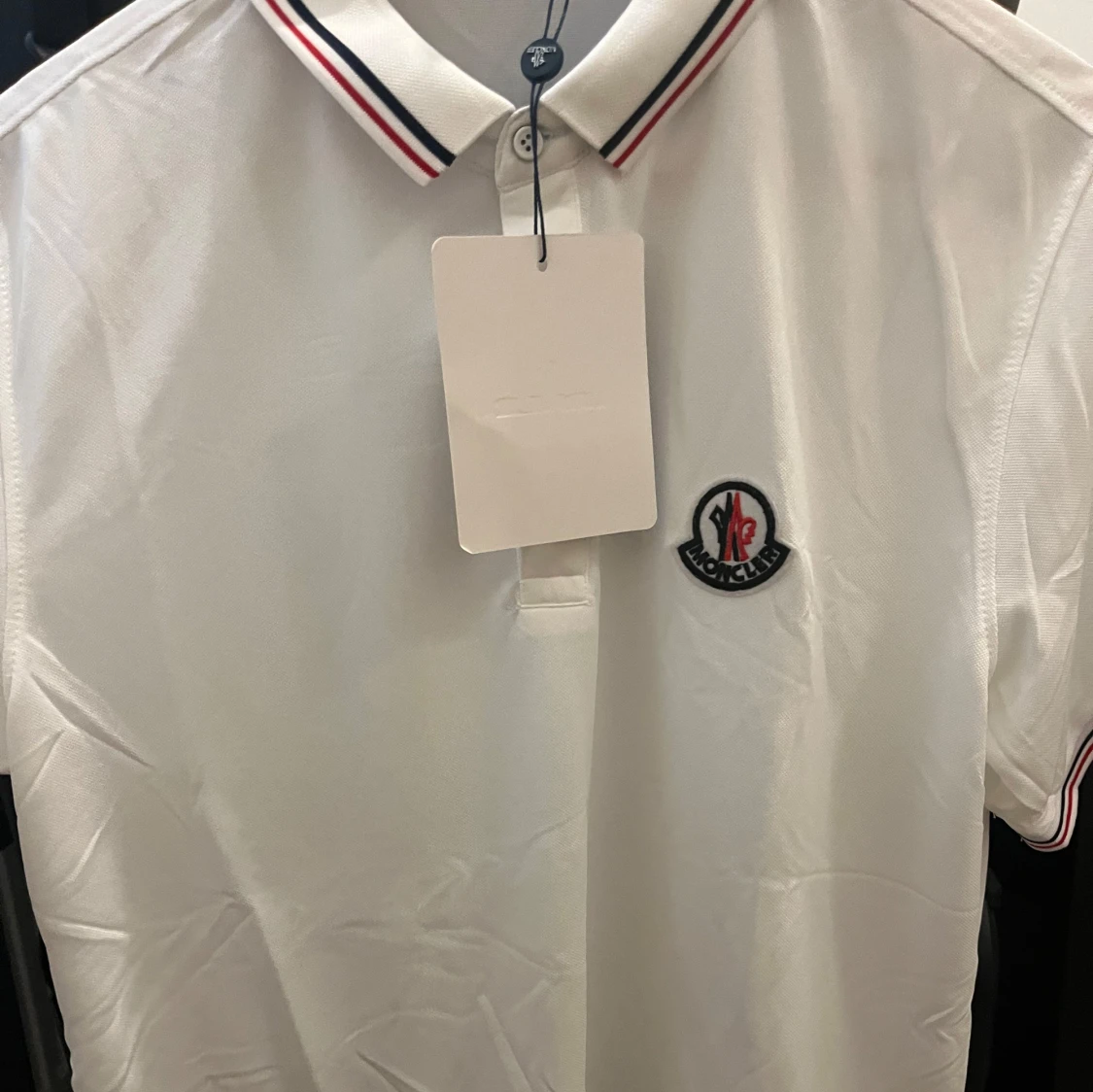 Vit Moncler pikétröja 