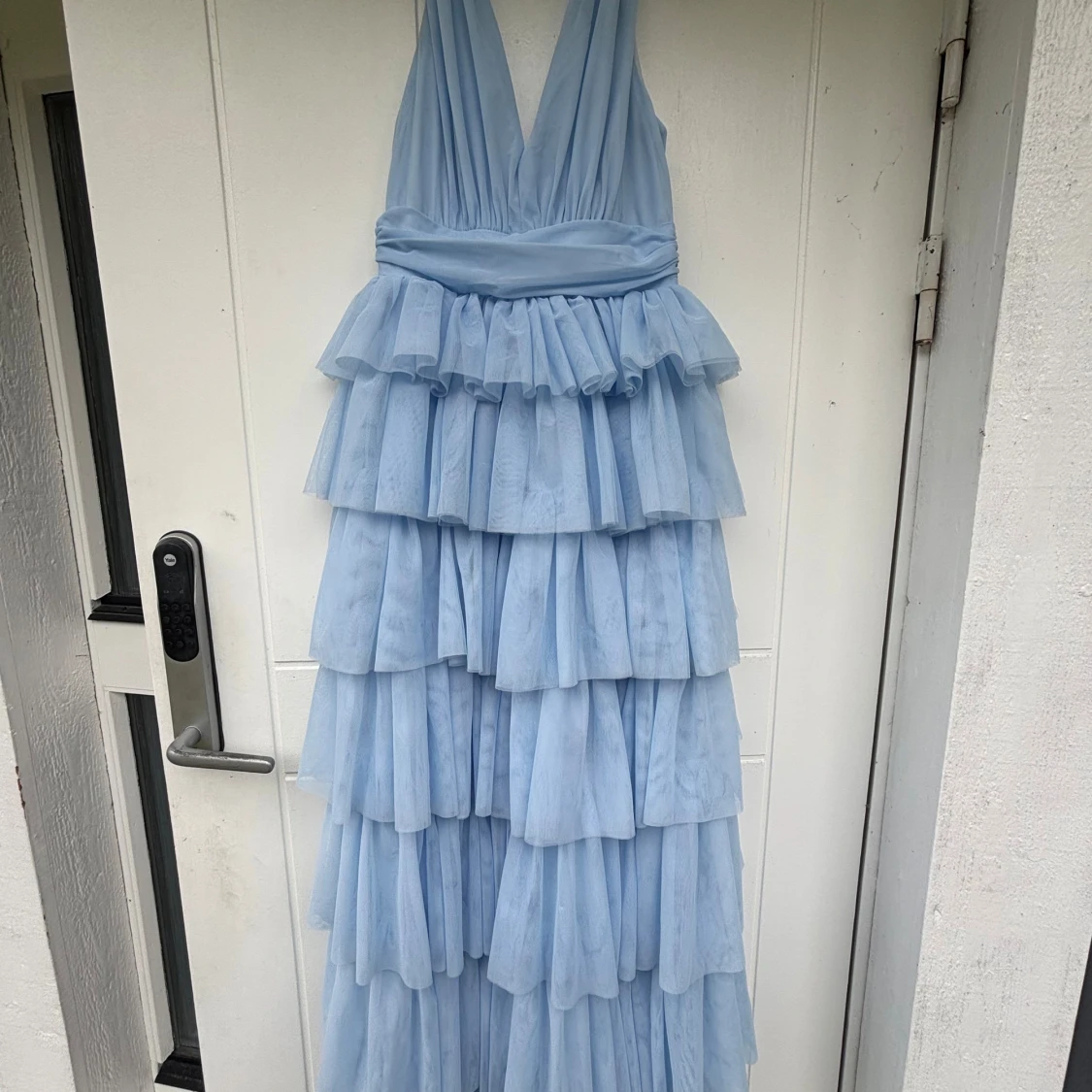 Ljusblå volangklänning Bubbleroom - 1