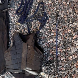 Ridtillbehör - Kollar intresse för ridsaker. Skriv ifall du är intresserad av något så kan vi komma överens om något pris, vill bara bli av med det och att det ska komma till användning:)