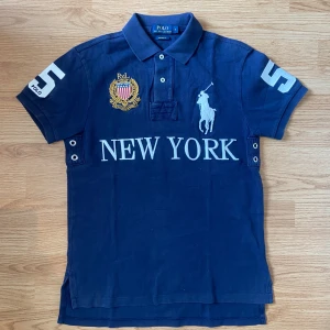 Ralph Lauren New York Polo / Pike - !skicka bud för snabb affär! Ralph lauren New York pike, storlek S i prima skick. Äkta såklart, skriv om ni undrar någonting 📲