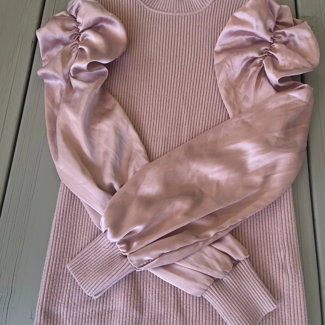 Rosa stickad tröja med satinämar Chica London - 2