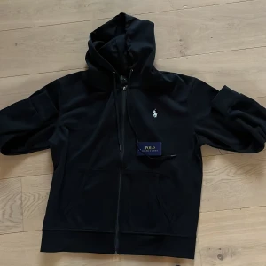 Tröja från välkänt märke  - Snygg till sommar kvällar storlek s sitter som M