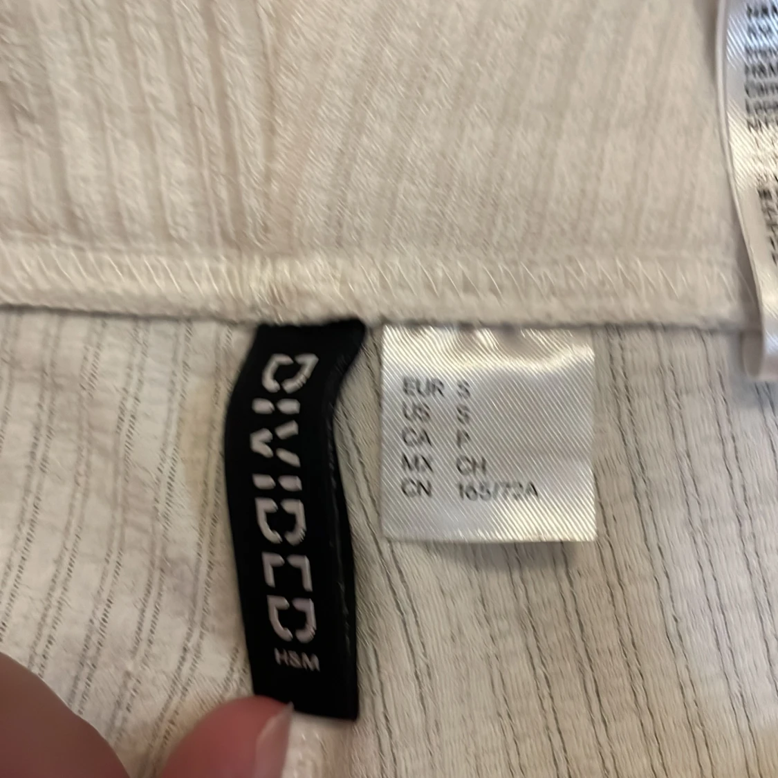 Vita ribbade byxor från Divided - 1