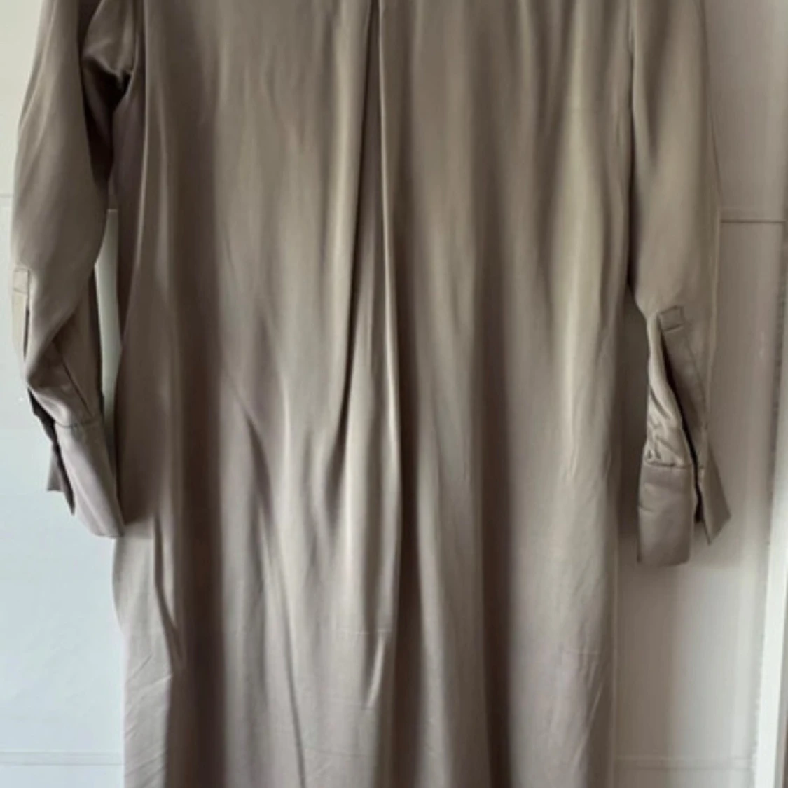 Beige skjortklänning från H&M - 2