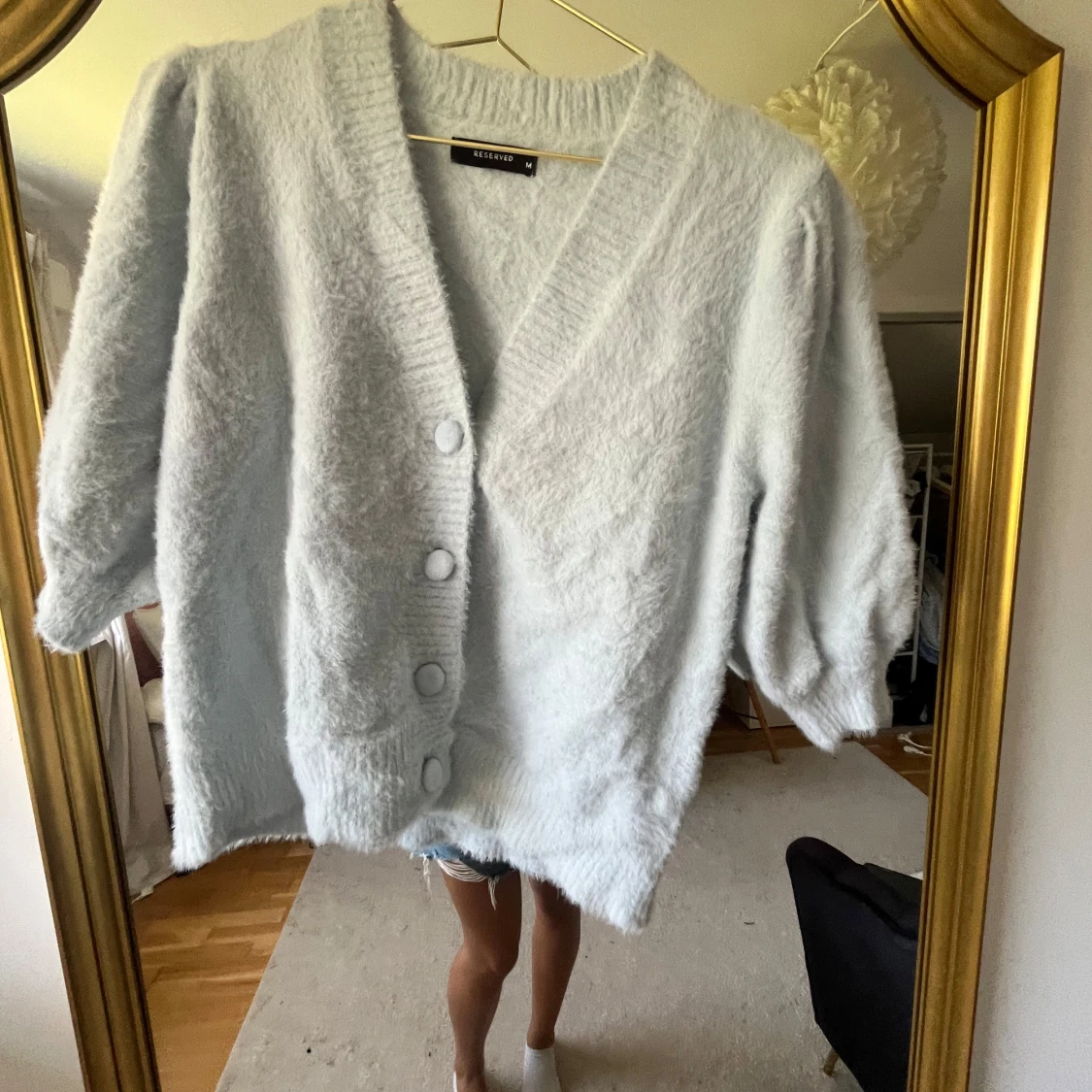 Ljusblå fluffig kofta från Reserved