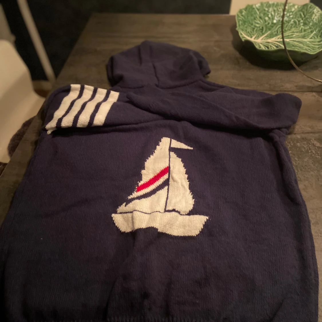 Marinblå stickad hoodie - 1