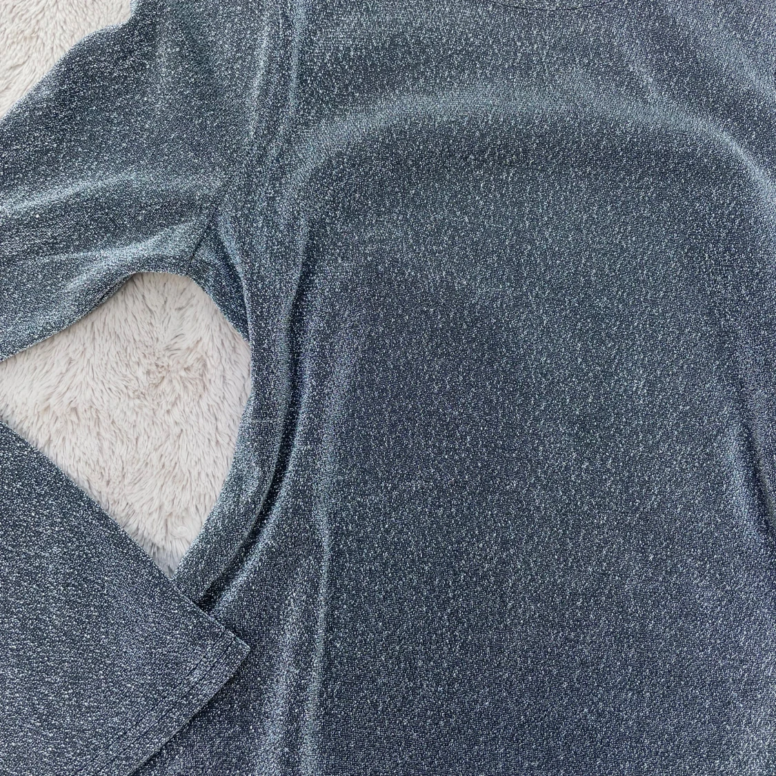 Glittrig silvertröja från NA-KD - 1