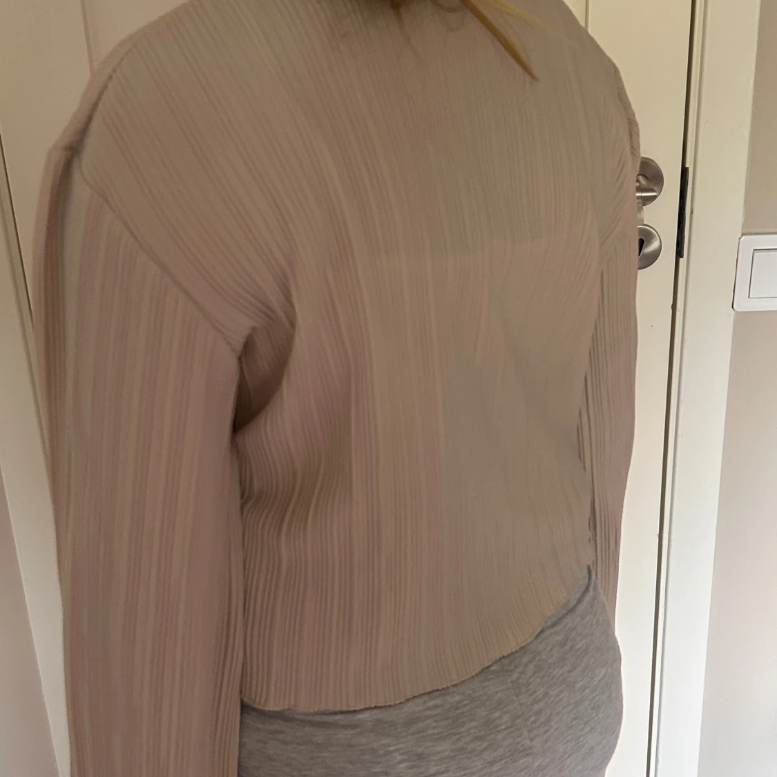 Beige ribbad croppad blus - 1