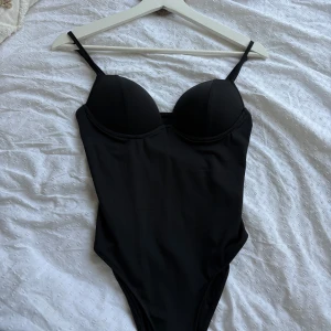 Svart body - Svart body från missguided 