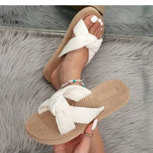 Beige sandaler med knutdetalj - Strlk 40 menSitter som 39, oandvända