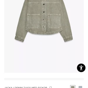 Känd jacka från Zara  - Säljer min jacka från Zara, storlek xs! Sparsamt använd och den är i nytt skick. 