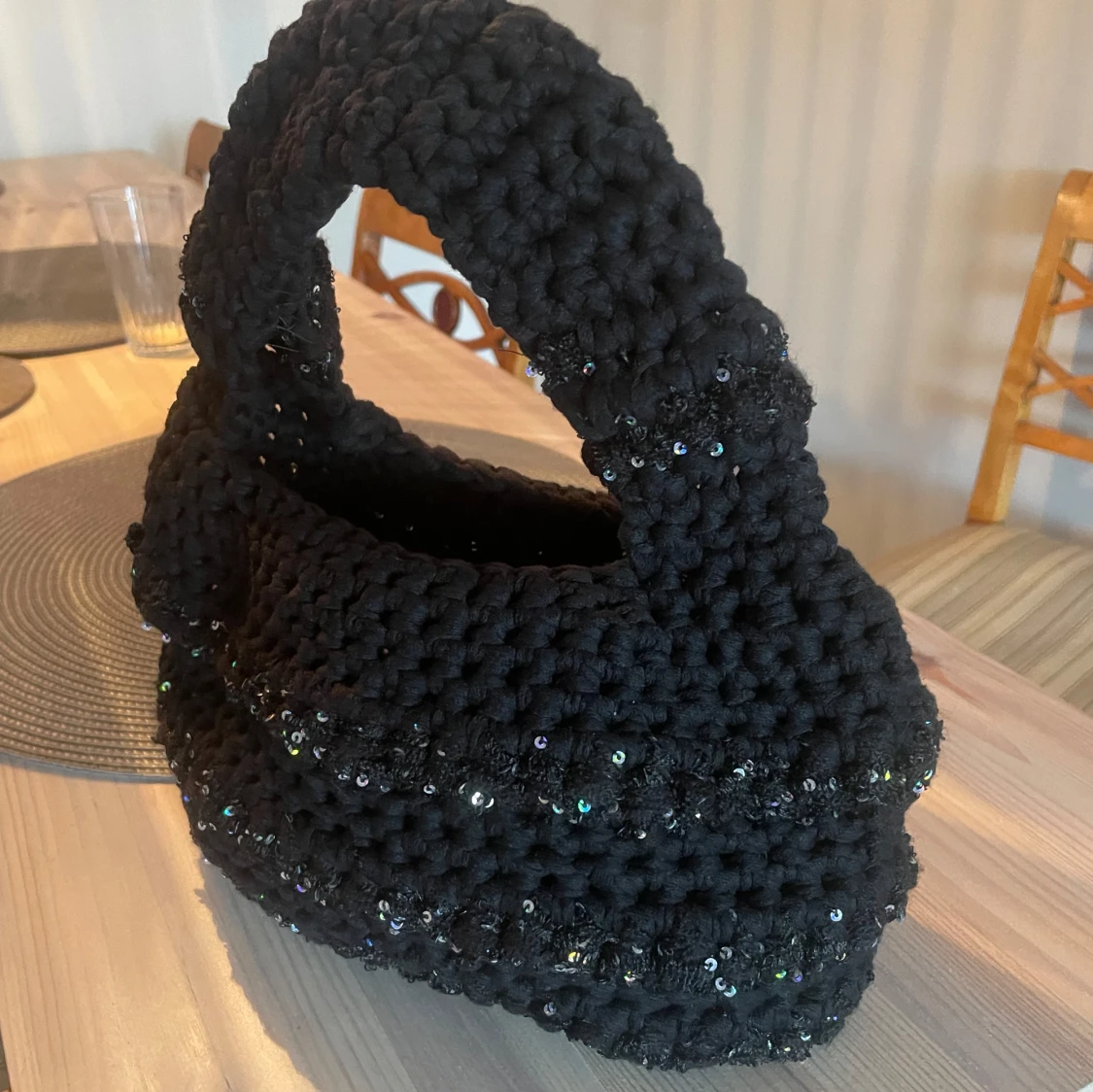 Svart glittrig handväska - 2