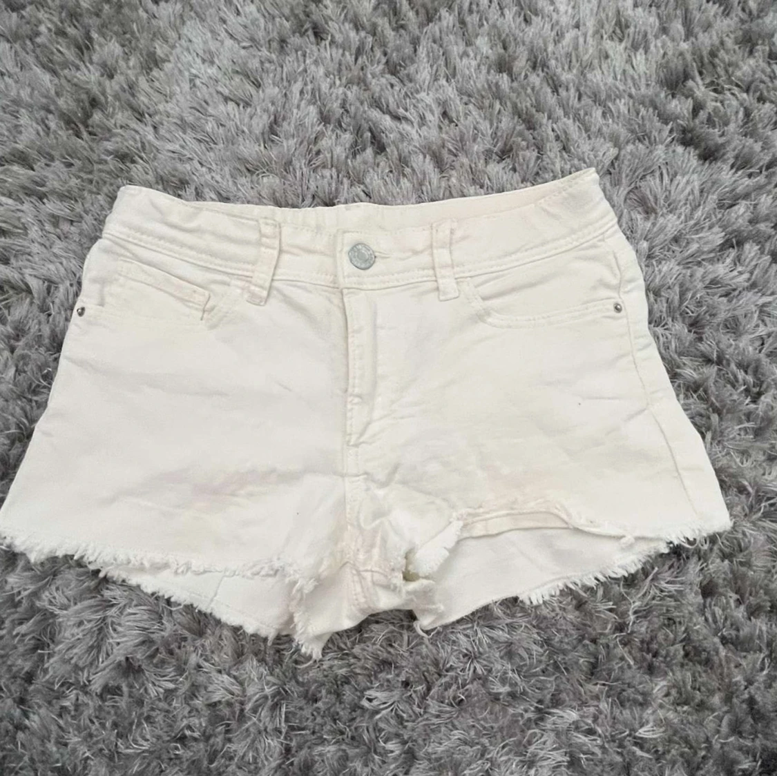 Ljusgula jeansshorts  - 1