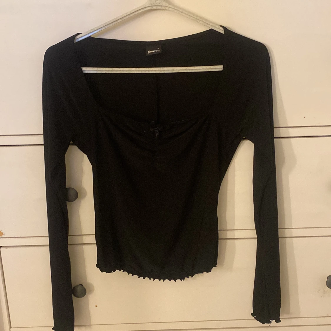 Svart långärmad topp från Glamorous