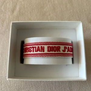 Christian Dior armband - Christian dior armband, helt nytt. Perfekt nu till sommaren 💫