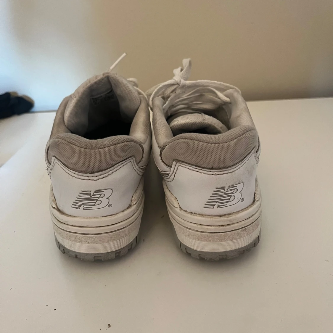 New Balance 550 vit/gråa sneakers - 2