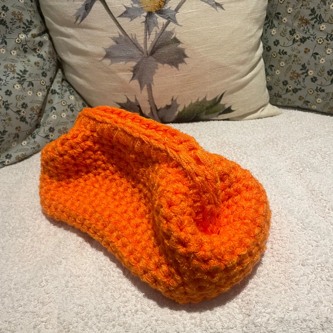 Virkad orange clutch