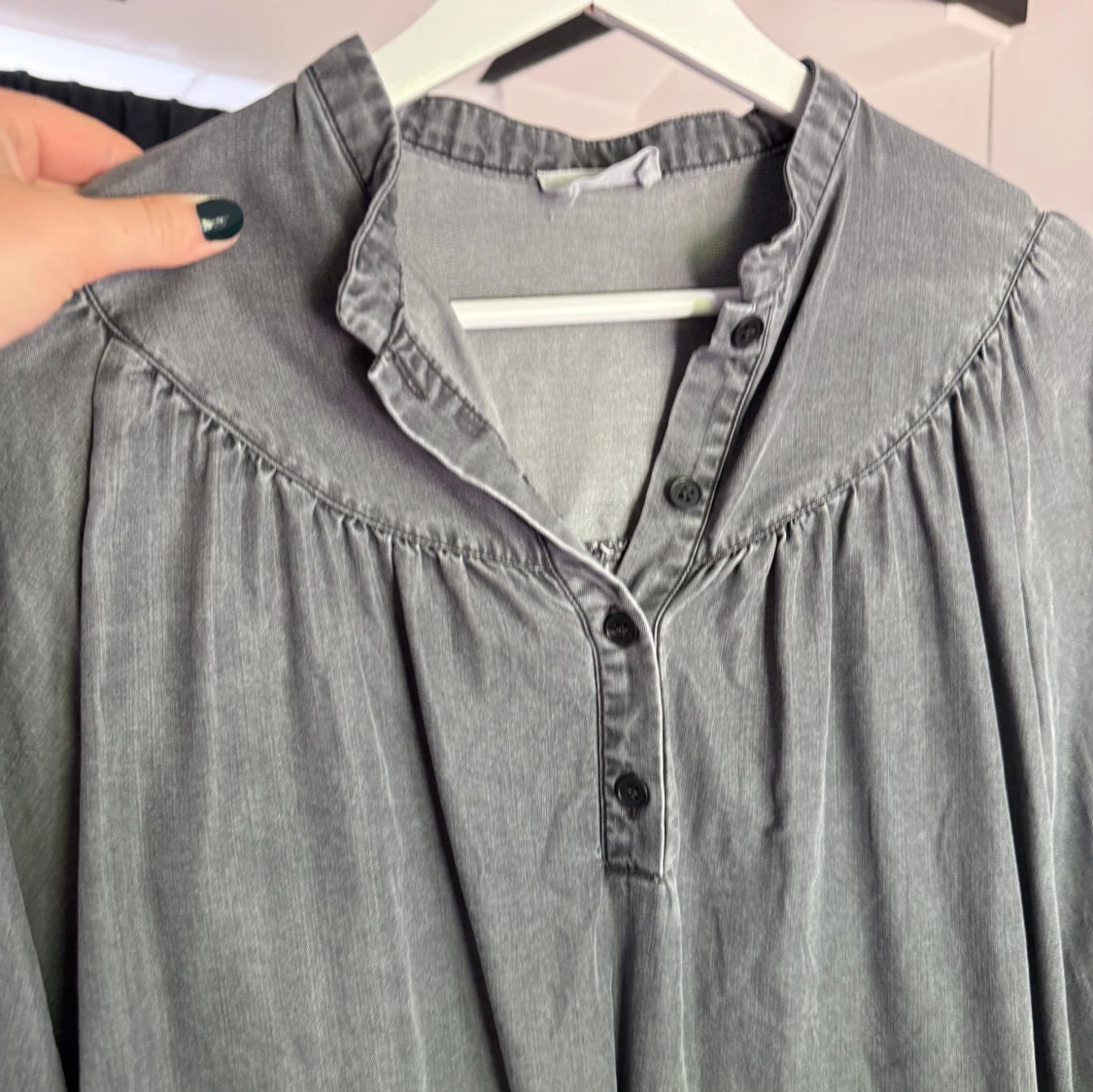 Grå blus - 1