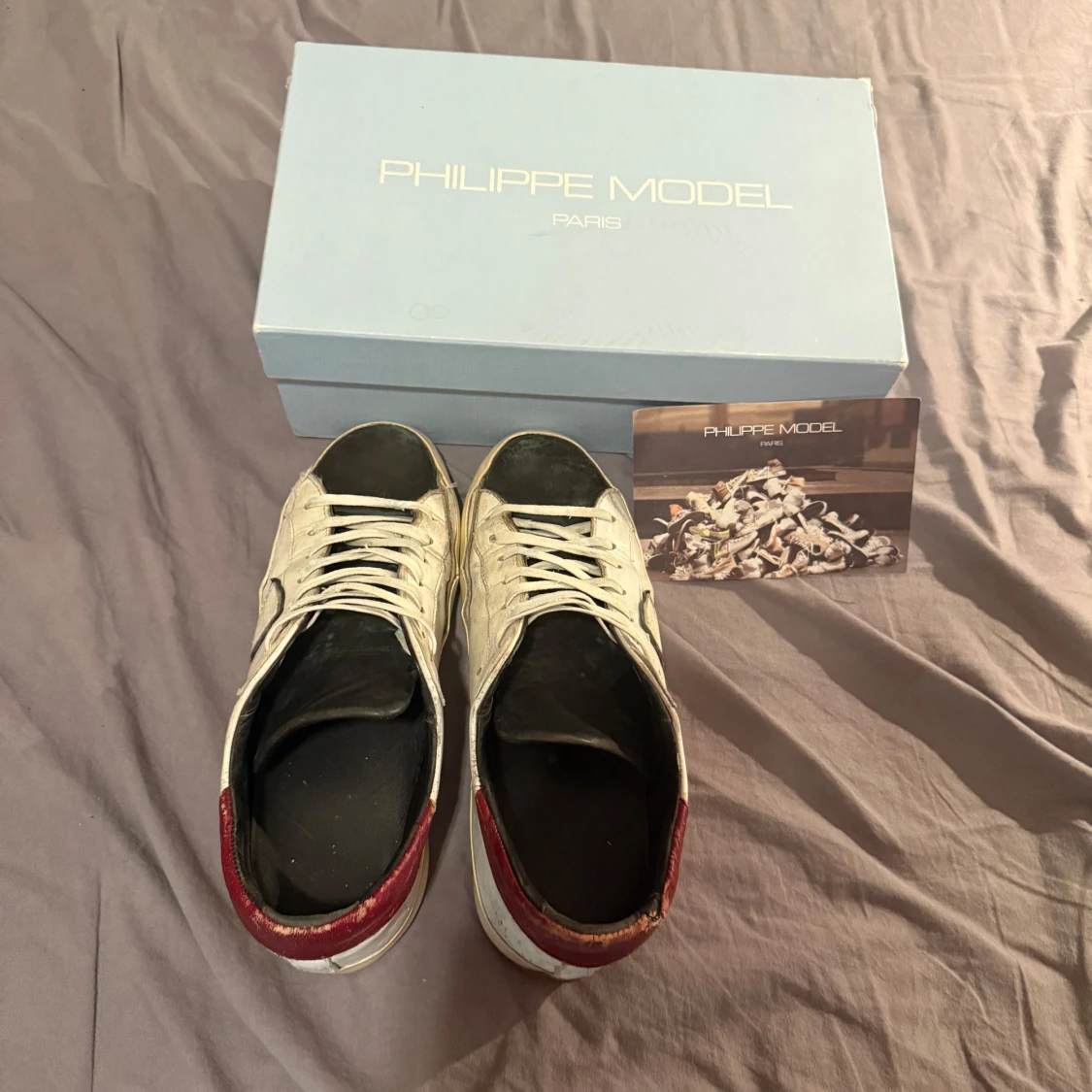 Vita sneakers från Philippe Model