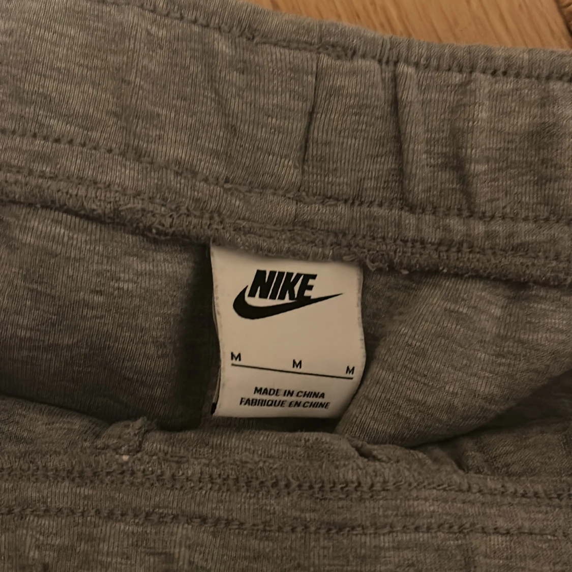 Grå mjukisbyxor från Nike - 1