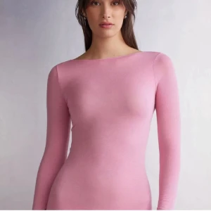 Rosa intimissimi tröja - Jättefin rosa intimissimi tröja!! Den här färgen tillverkas och säljs inte på deras hemsida längre. Skriv privat för egna bilder 💞💞