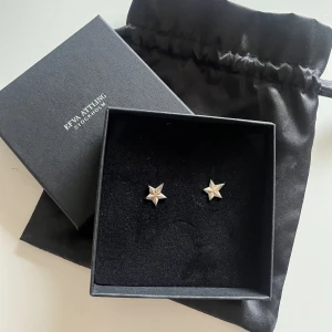 Äkta silver örhängen - Äkta silver örhängen från Efva Attling. Aldrig andvända. Pris kan diskuteras. Ny pris 1050kr 